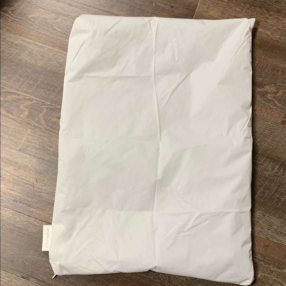 Allerease Hypoallergenic Pillow Protector Zipper Standard White Cover Case